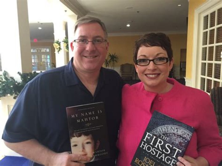 Betty Mahmoody Biography, Age, Height, Husband, Net Worth, Family