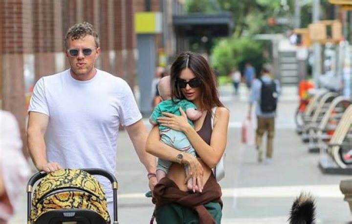 Emily Ratajkowski Husband, Ethnicity, Kids, Parents, Age, Net Worth & More ·