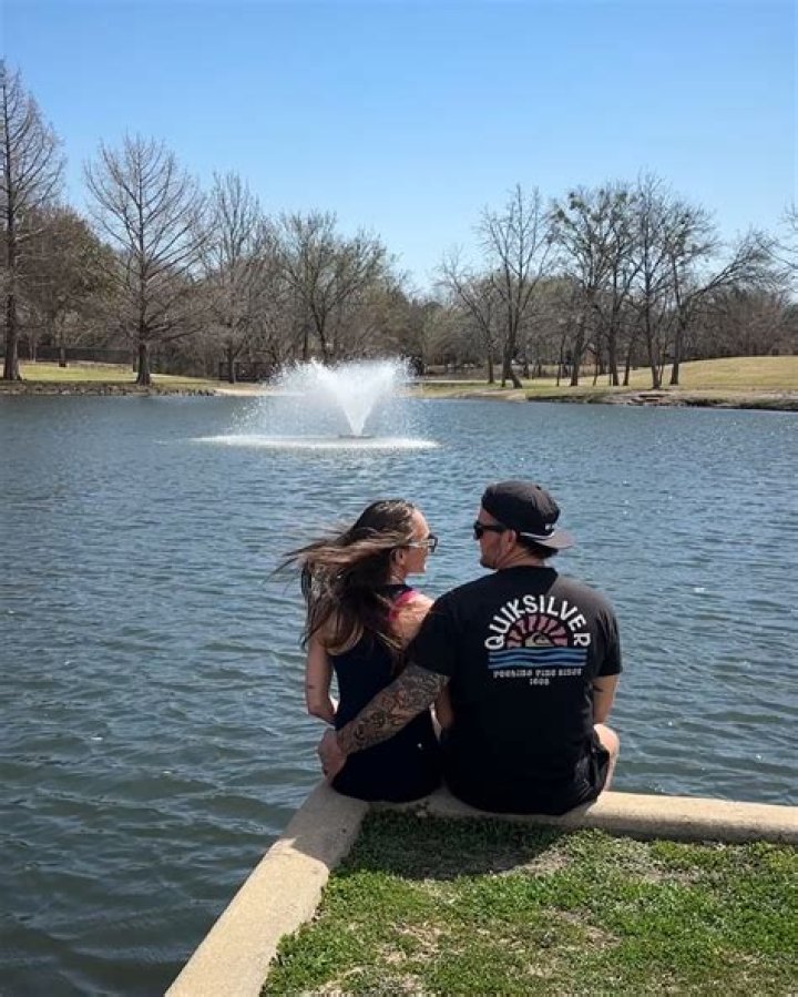 How Lindy And JLo Release Balloons Responsibly