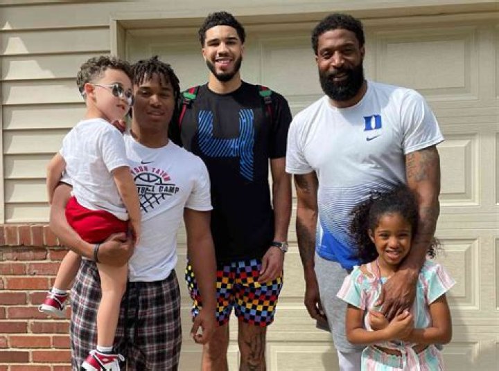 J Cole Parents, Siblings, Age, Wiki, Wife, Net Worth 2023 ·