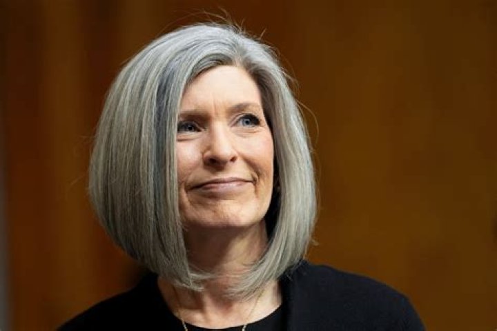 Joni Ernst Bio, Age, Career, Net Worth, Family & More