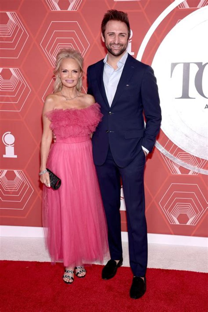 Kristin Chenoweth Net Worth, Age, Height