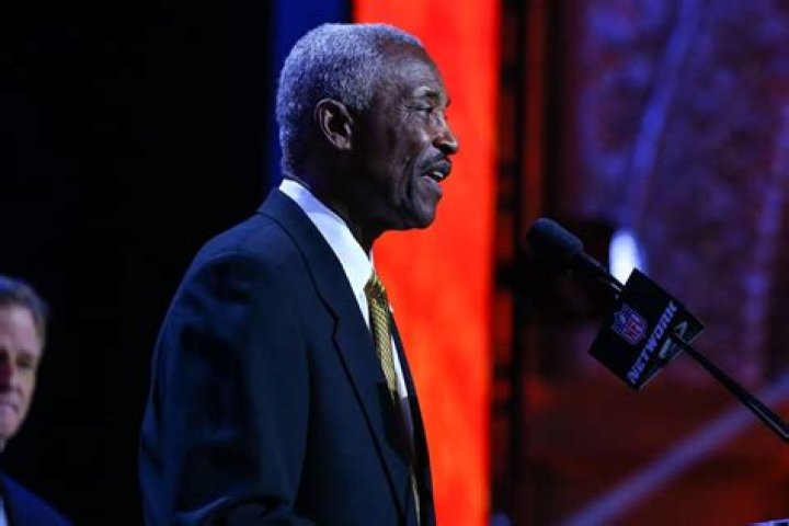 Paul Warfield ·