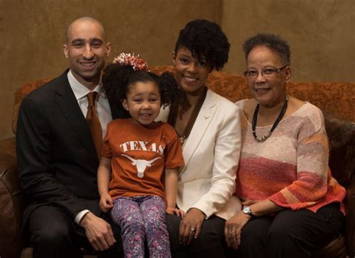 Shaka Smart Parents, Wiki, Ethnicity, Biography, Age, Partner, Children, Contract, Career, Net Worth ·