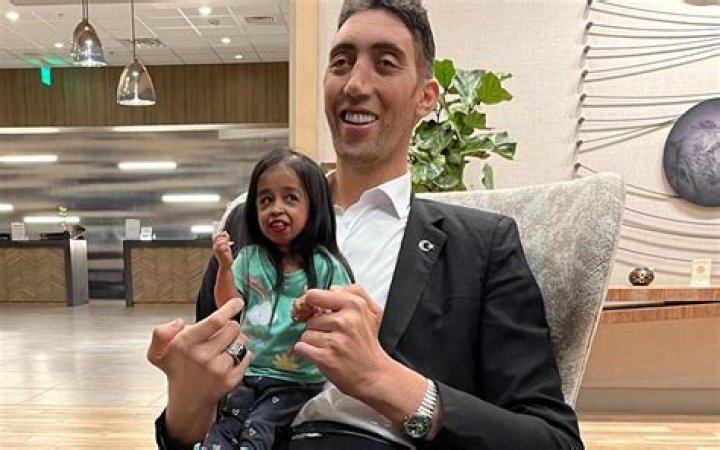 Who Are Jyoti Amge Husband And Child? Family Siblings And Health Update ·