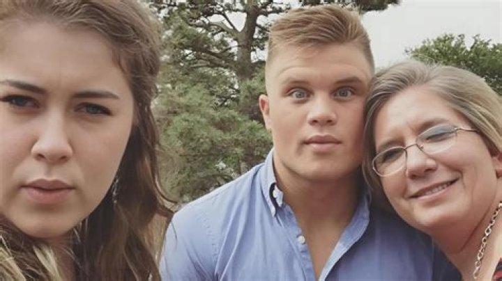 Zach Bryan Siblings: Meet Mackenzie